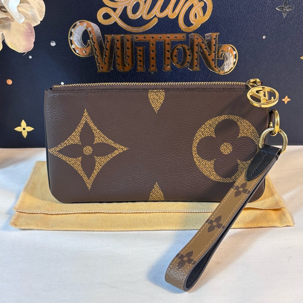 Louis Vuitton Giant Reverse Pochette